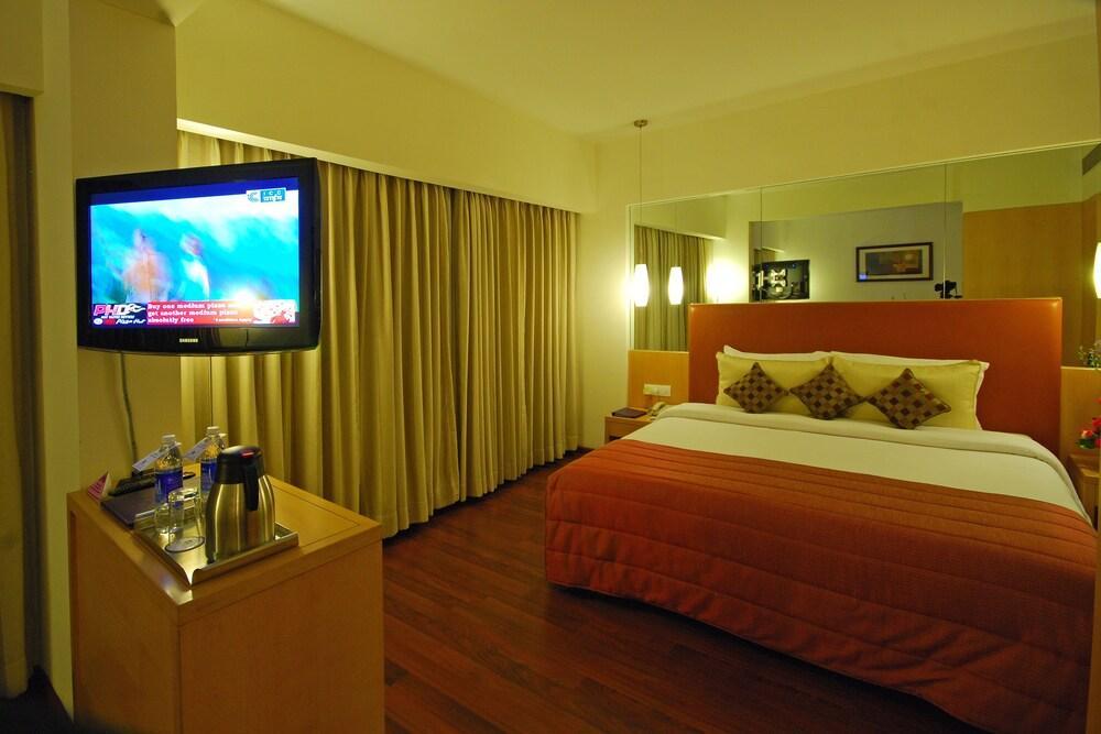 Park Ornate Viman Nagar Hotel