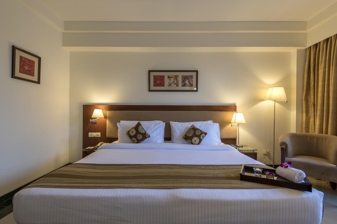 Park Ornate Viman Nagar 4*