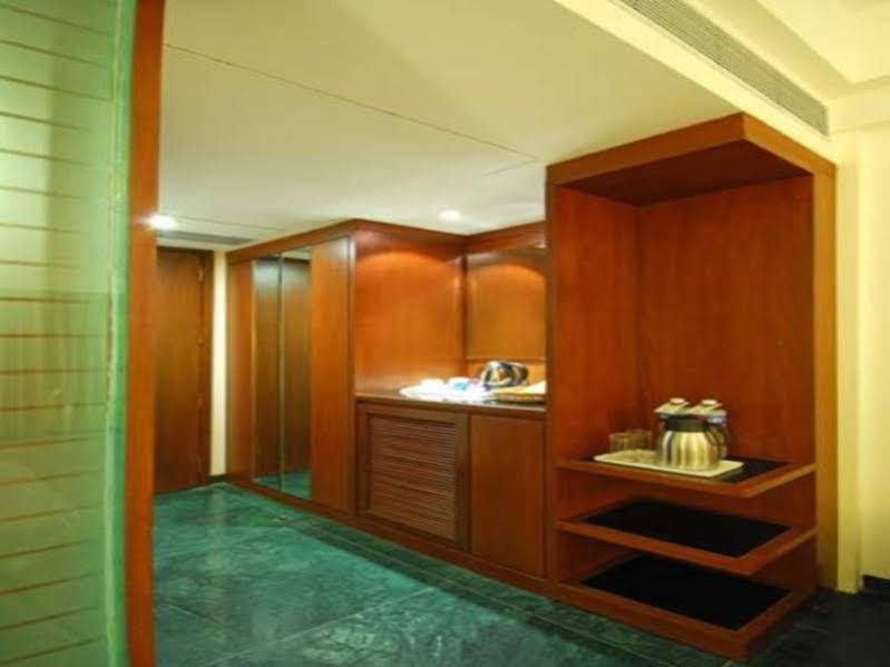Hotel Park Ornate Viman Nagar 4*
