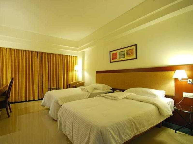 Park Ornate Viman Nagar 4*
