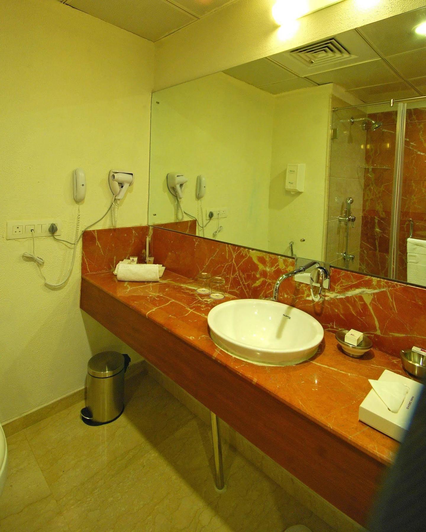 Park Ornate Viman Nagar 4*